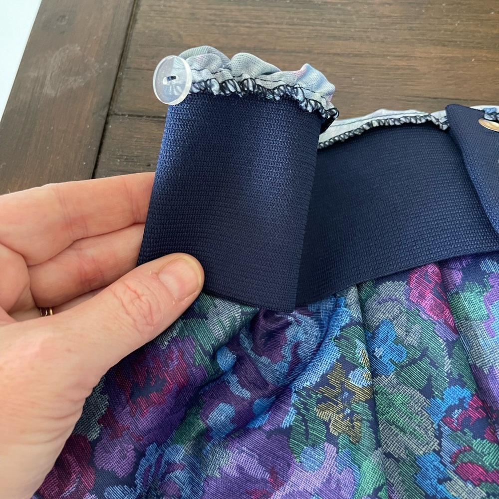 Sassy, funky 80's dress with three ruffle layers, embroidery print S6 - Picture 6 of 8